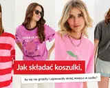 Cztery kobiety prezentują koszulki z nadrukami. Dowiedz się, jak składać bluzki z długim rękawem, by się nie gniotły i zajmowały mniej miejsca.