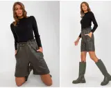Eleganckie szorty stylizacje: modelka w czarnym swetrze i oliwkowych szortach z wysokim stanem, do tego wysokie kozaki.