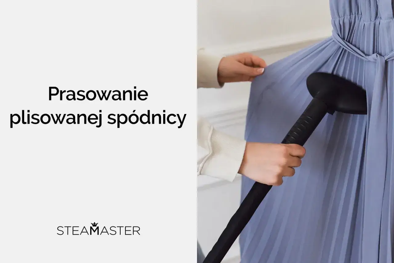 Jak wyprasować plisowaną spódnicę parownicą? Dwie ręce trzymają materiał i dyszę parownicy, by nadać jej idealny kształt.